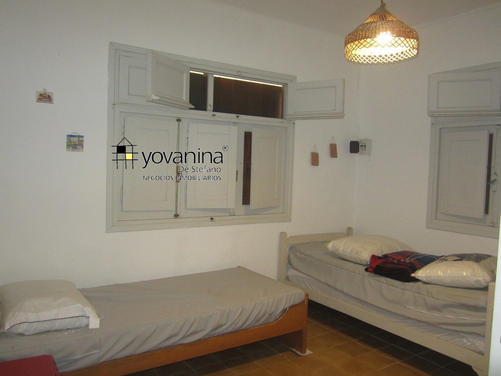 Casa + un terreno , unificados, a 1 cuadra de playa de balneario Santa Ana, Canelones.