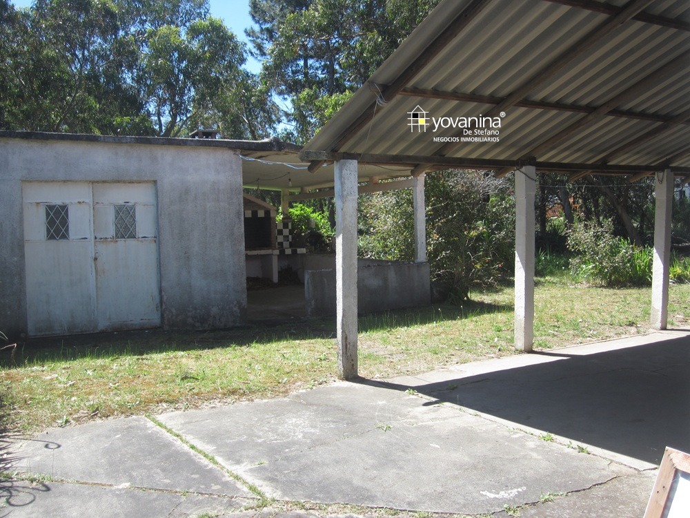 Casa + un terreno , unificados, a 1 cuadra de playa de balneario Santa Ana, Canelones.