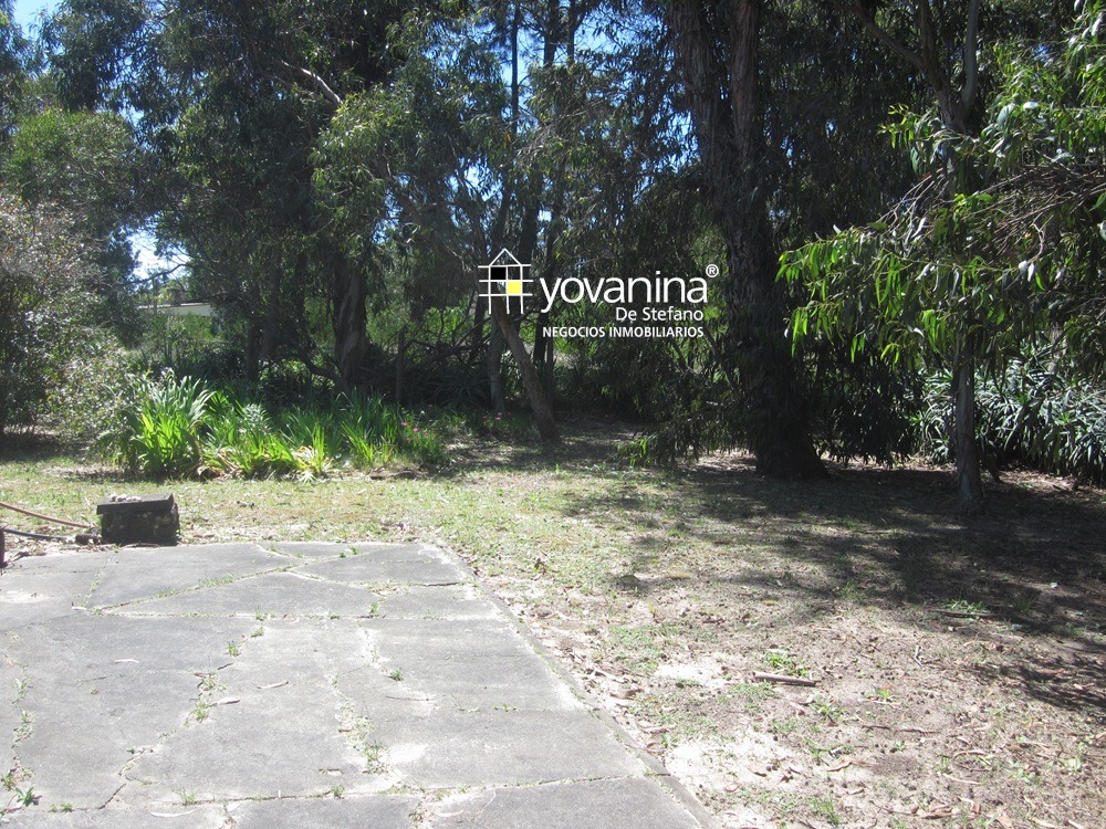 Casa + un terreno , unificados, a 1 cuadra de playa de balneario Santa Ana, Canelones.
