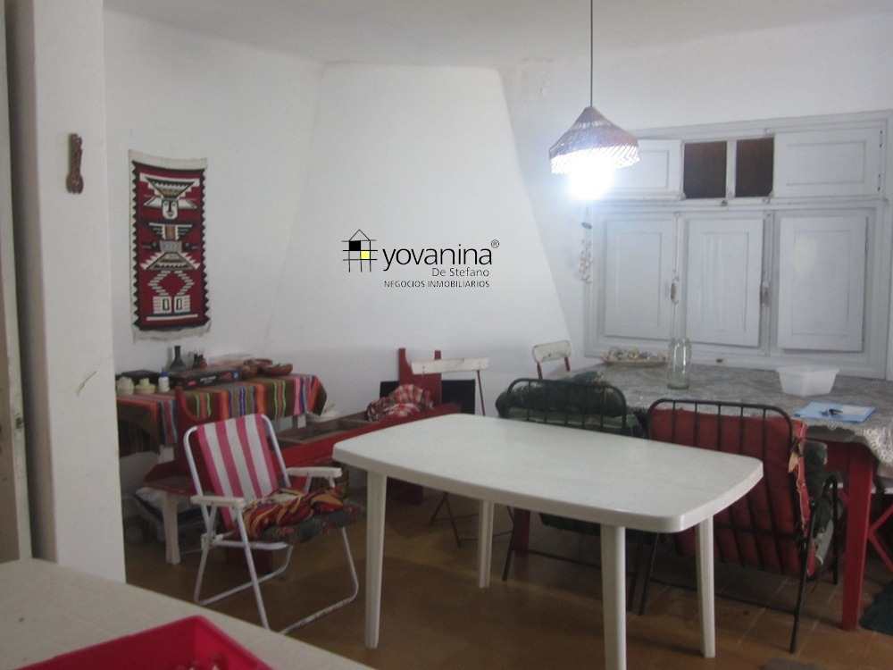 Casa + un terreno , unificados, a 1 cuadra de playa de balneario Santa Ana, Canelones.