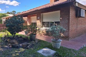 Casa mas apto en Biarritz Canelones a 2 cuadras de playa Ref Y313