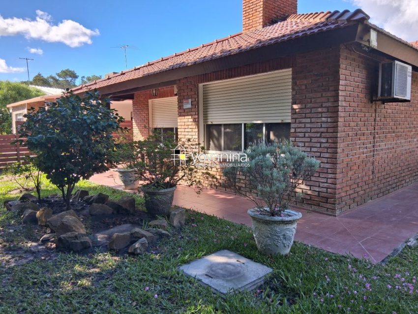 Casa mas apto en Biarritz Canelones a 2 cuadras de playa