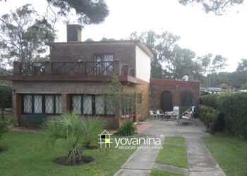 Casa en Biarritz Canelones a 2 cuadras y media de playa Ref Y315